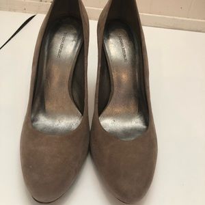 Banana Republic Light Gray Suede Pumps